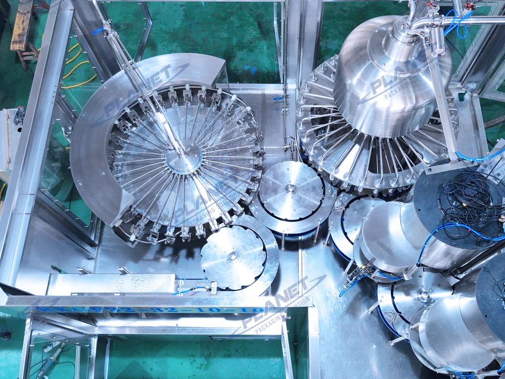 Rotary bottle preparation and rinsing carousel